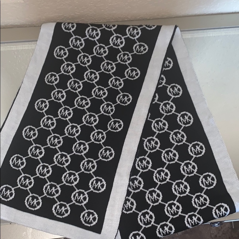 Michael kors new scarf